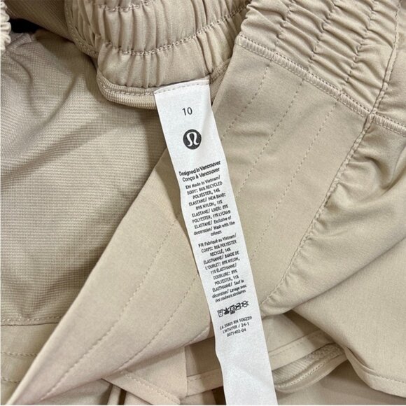 Lululemon NWT Hotty Hot High-Rise Short 2.5" Mojave Tan - Picture 8 of 10